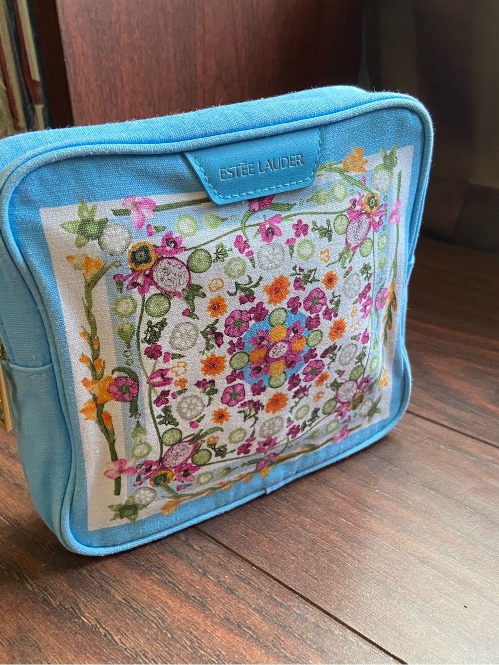ESTEE LAUDER Blue Vibrant Floral Zip Pouch
